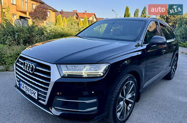 Внедорожник / Кроссовер Audi Q7 2015 в 