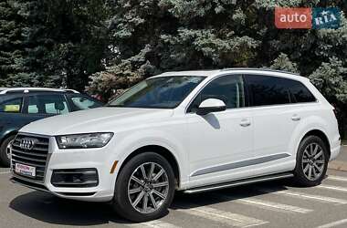 Внедорожник / Кроссовер Audi Q7 2016 в 