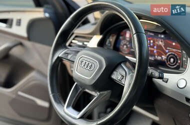 Внедорожник / Кроссовер Audi Q7 2015 в 