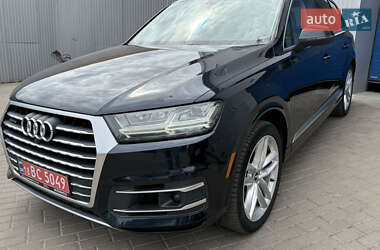 Внедорожник / Кроссовер Audi Q7 2016 в 