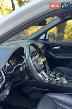 Внедорожник / Кроссовер Audi Q7 2018 в 