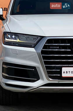 Внедорожник / Кроссовер Audi Q7 2017 в 