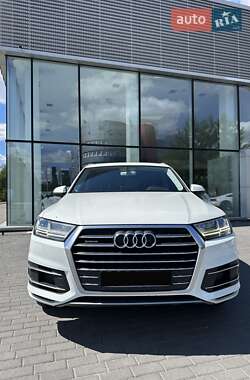 Позашляховик / Кросовер Audi Q7 2016 в 