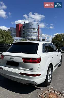 Позашляховик / Кросовер Audi Q7 2016 в 