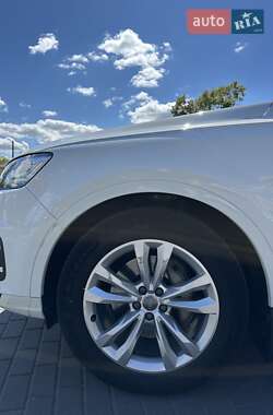 Позашляховик / Кросовер Audi Q7 2016 в 