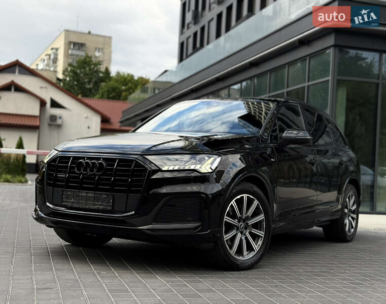 Внедорожник / Кроссовер Audi Q7 2021 в 