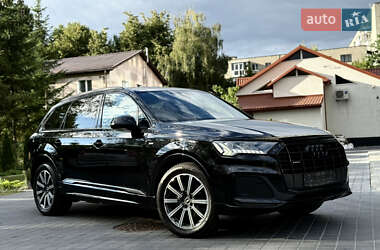 Внедорожник / Кроссовер Audi Q7 2021 в 