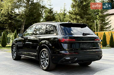 Внедорожник / Кроссовер Audi Q7 2021 в 