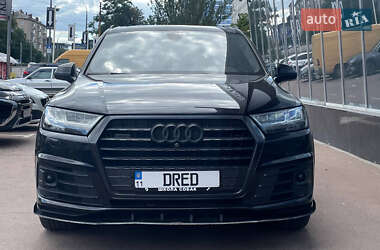Внедорожник / Кроссовер Audi Q7 2017 в 