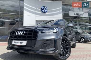 Позашляховик / Кросовер Audi Q7 2021 в 