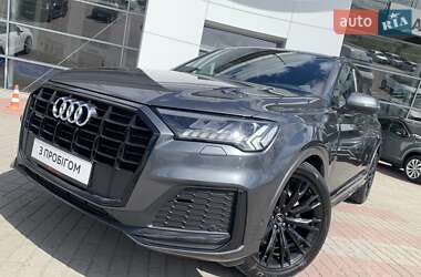 Позашляховик / Кросовер Audi Q7 2021 в 