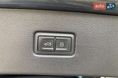 Позашляховик / Кросовер Audi Q7 2021 в 