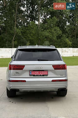 Внедорожник / Кроссовер Audi Q7 2017 в 