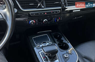 Внедорожник / Кроссовер Audi Q7 2016 в 