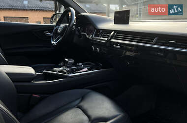 Внедорожник / Кроссовер Audi Q7 2016 в 