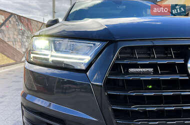 Внедорожник / Кроссовер Audi Q7 2016 в 