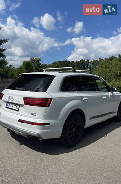 Внедорожник / Кроссовер Audi Q7 2017 в 