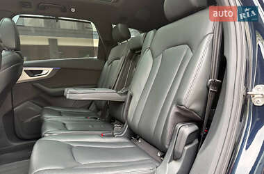 Внедорожник / Кроссовер Audi Q7 2016 в 