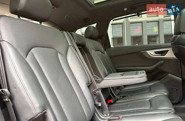 Внедорожник / Кроссовер Audi Q7 2016 в 