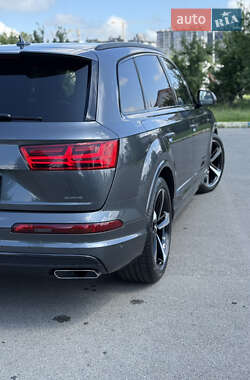 Внедорожник / Кроссовер Audi Q7 2018 в 