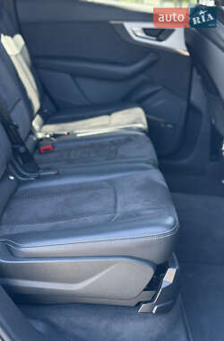 Внедорожник / Кроссовер Audi Q7 2018 в 