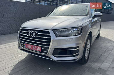 Внедорожник / Кроссовер Audi Q7 2017 в 