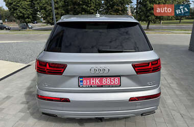 Внедорожник / Кроссовер Audi Q7 2017 в 