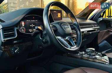 Внедорожник / Кроссовер Audi Q7 2016 в 