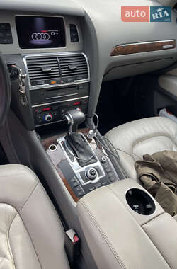 Внедорожник / Кроссовер Audi Q7 2011 в 
