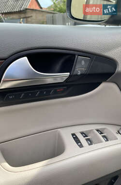 Внедорожник / Кроссовер Audi Q7 2011 в 