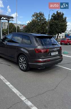 Позашляховик / Кросовер Audi Q7 2016 в 