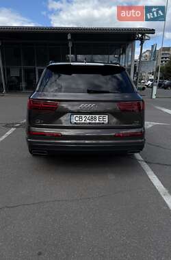 Позашляховик / Кросовер Audi Q7 2016 в 