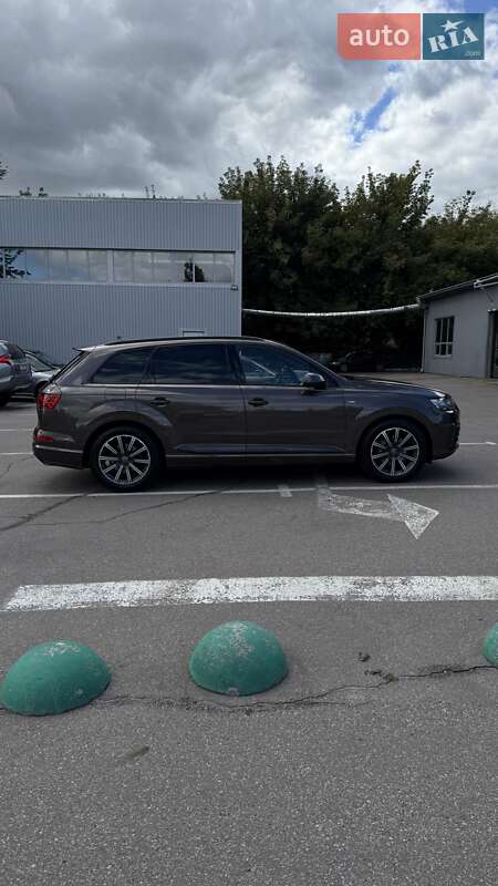 Внедорожник / Кроссовер Audi Q7 2016 в Чернигове
