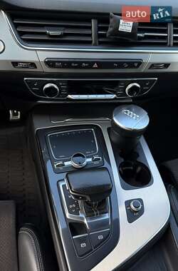 Позашляховик / Кросовер Audi Q7 2016 в 