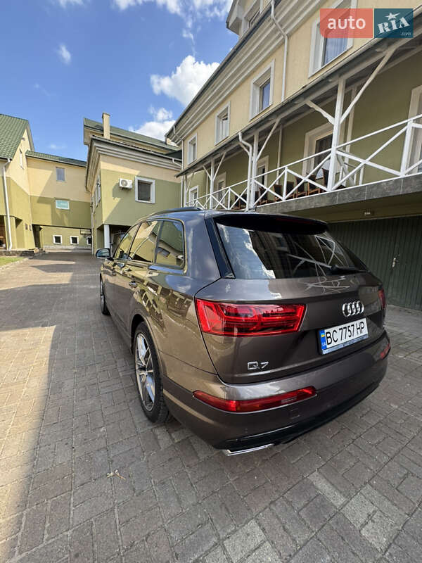Внедорожник / Кроссовер Audi Q7 2017 в Судовой Вишне