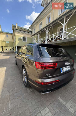 Позашляховик / Кросовер Audi Q7 2017 в 