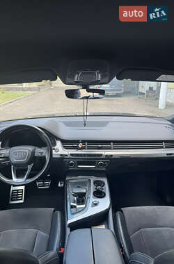 Позашляховик / Кросовер Audi Q7 2017 в 
