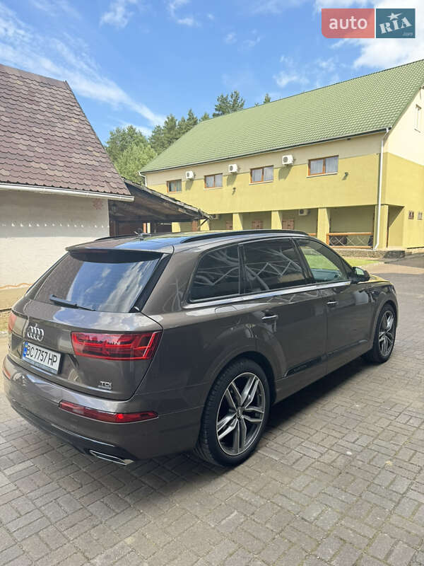 Внедорожник / Кроссовер Audi Q7 2017 в Судовой Вишне