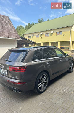 Позашляховик / Кросовер Audi Q7 2017 в 