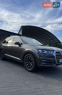 Позашляховик / Кросовер Audi Q7 2015 в 