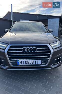 Позашляховик / Кросовер Audi Q7 2015 в 