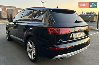 Внедорожник / Кроссовер Audi Q7 2015 в 