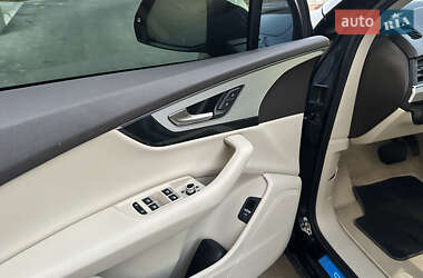 Внедорожник / Кроссовер Audi Q7 2015 в 