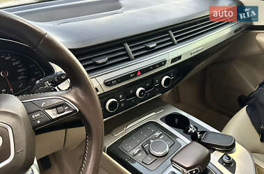 Внедорожник / Кроссовер Audi Q7 2015 в 