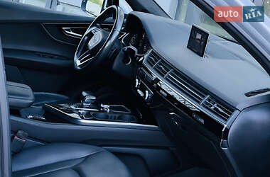 Внедорожник / Кроссовер Audi Q7 2017 в 