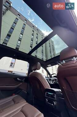 Внедорожник / Кроссовер Audi Q7 2017 в 