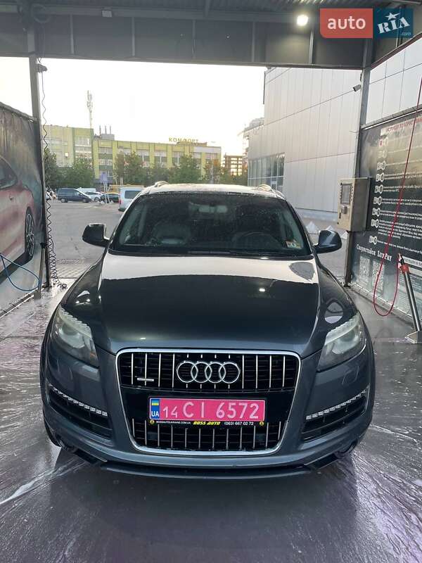 Внедорожник / Кроссовер Audi Q7 2013 в 