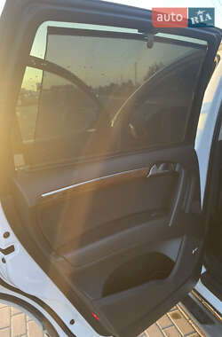Позашляховик / Кросовер Audi Q7 2012 в 