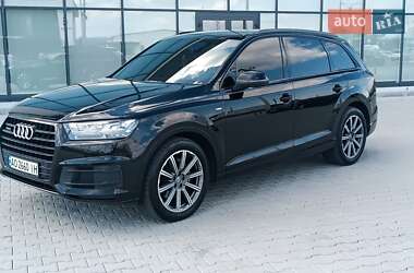 Внедорожник / Кроссовер Audi Q7 2017 в 