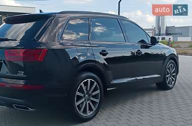 Внедорожник / Кроссовер Audi Q7 2017 в 